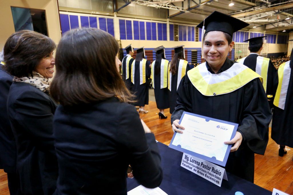 Bruce Rommel Villegas Alva Pontificia Universidad Católica del Perú Diploma Pregrado