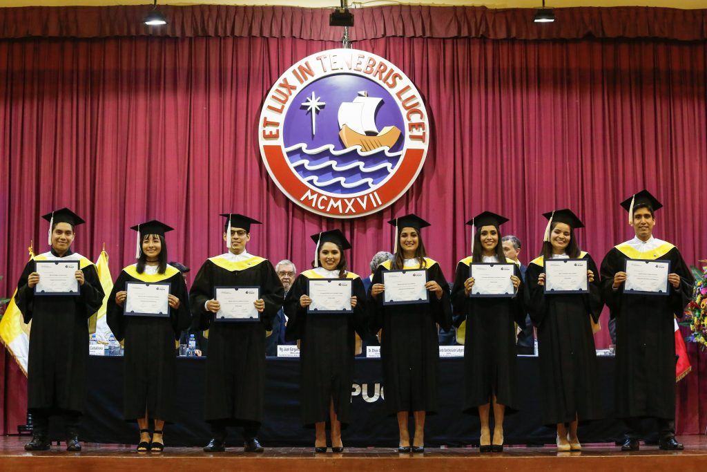 Bruce Rommel Villegas Alva Pontificia Universidad Católica del Perú Ceremonia Pregrado